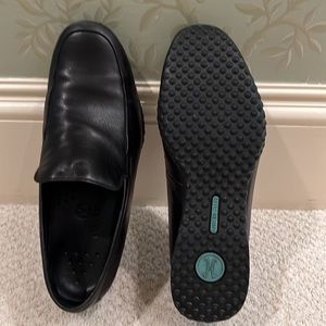 Cole Haan Men’s Black leather loafer with Nike Air tread soles
